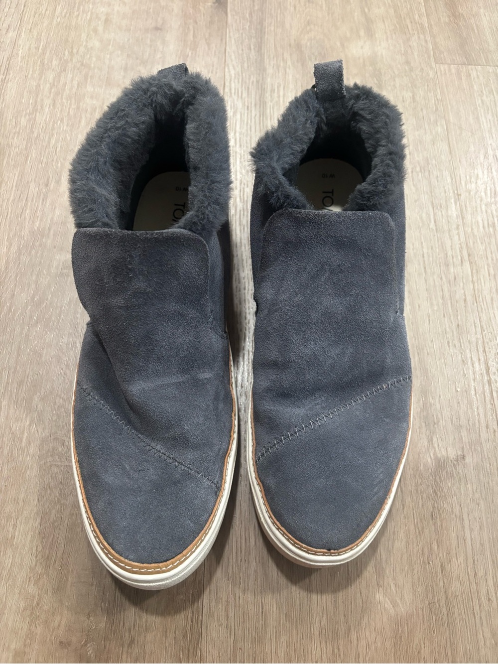 Women’s 10 TOMS Paxton faux-fur-lined slip-on sneakers